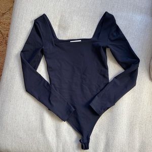 Babaton Contour Squareneck Longsleeve Bodysuit